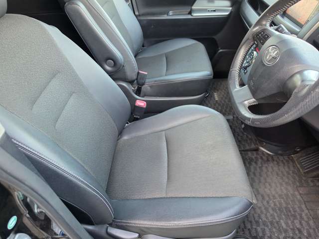 トヨタ ヴォクシー ２．０ ＺＳ 煌Ｚ ４ＷＤ H25年 (関東) 99