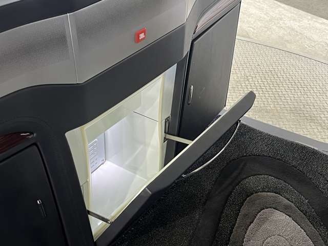 トヨタ アルファード ３．５ エグゼクティブ ラウンジ ロイヤルラウンジ R1年 (関東) 99