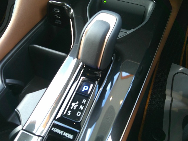 トヨタ クラウンエステート　ハイブリッド ２．５ Ｚ Ｅ－ＦＯＵＲ ４ＷＤ R8年 () 99