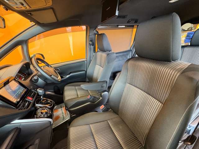 トヨタ ヴォクシー ２．０ ＺＳ 煌ＩＩ R1年 () 99