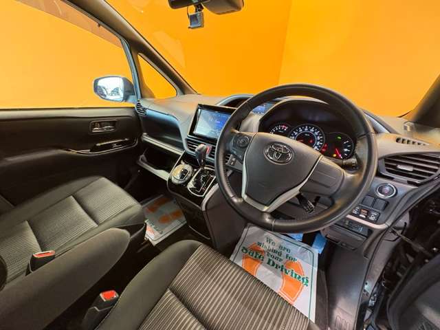 トヨタ ヴォクシー ２．０ ＺＳ 煌ＩＩ R1年 () 99