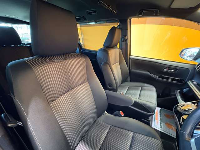 トヨタ ヴォクシー ２．０ ＺＳ 煌ＩＩ R1年 () 99