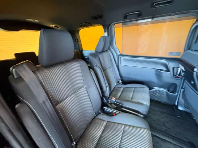 トヨタ ヴォクシー ２．０ ＺＳ 煌ＩＩ R1年 () 99