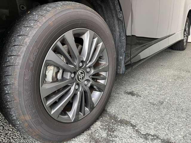 トヨタ ヴォクシー １．８ ハイブリッド Ｓ－Ｚ Ｅ－ＦＯＵＲ ４ＷＤ R7年 (東北) 99