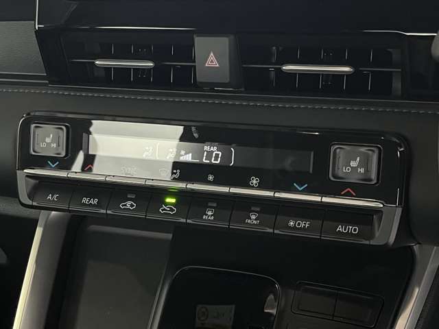 トヨタ ヴォクシー １．８ ハイブリッド Ｓ－Ｚ Ｅ－ＦＯＵＲ ４ＷＤ R7年 (東北) 99
