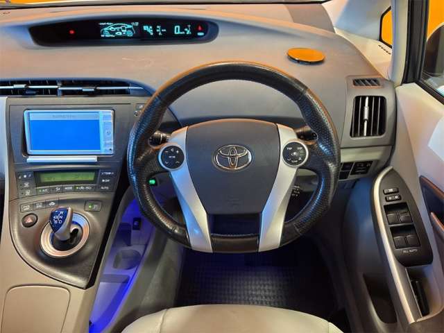 トヨタ プリウス １．８ Ｓ ＬＥＤエディション H23年 (近畿) 99
