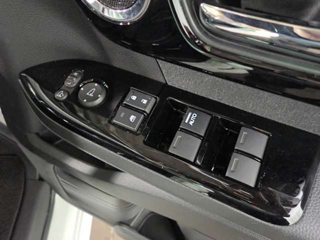 ホンダ Ｎ　ＢＯＸ カスタム ６６０ Ｌ ターボ R4年 () 99