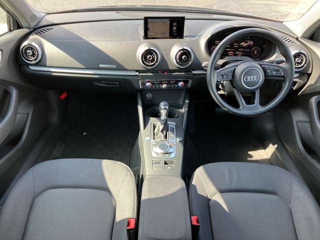 アウディ Ａ３　セダン ３０　ＴＦＳＩ R2年 (関東) 99