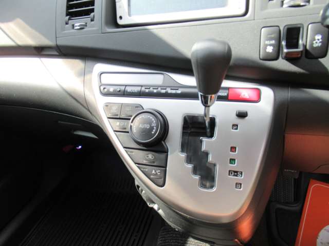 トヨタ アイシス １．８ プラタナ ４ＷＤ H25年 (北海道) 99