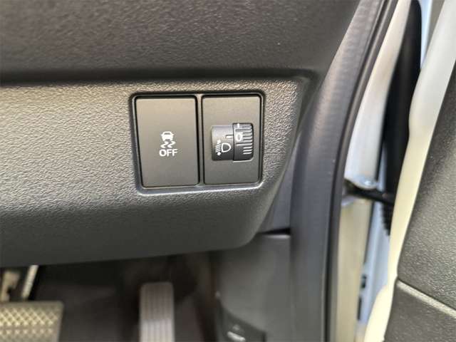 ホンダ Ｎ　ＢＯＸ カスタム ６６０ ターボ ブラック スタイル R8年 (近畿) 99