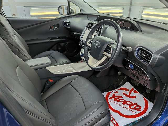 トヨタ プリウス １．８ Ａ プレミアム ツーリングセレクション Ｅ－ＦＯＵＲ ４ＷＤ H28年 (東北) 99