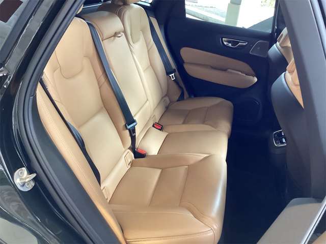 ボルボ ＸＣ６０ アルティメット Ｂ５ ＡＷＤ ４ＷＤ R6年 (近畿) 99