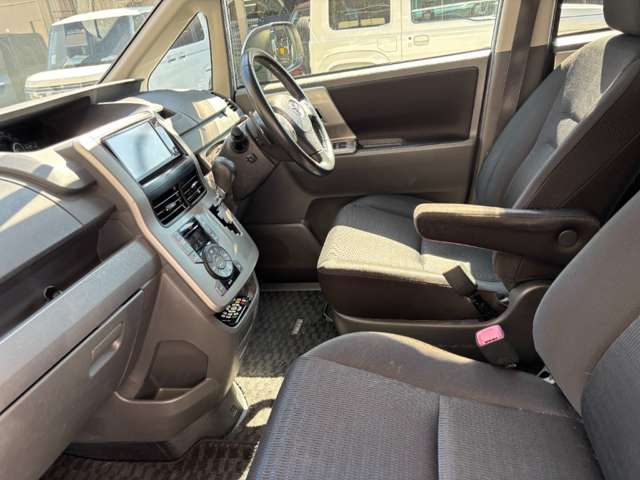 トヨタ ヴォクシー ２．０ ＺＳ 煌ＩＩ H22年 (近畿) 99