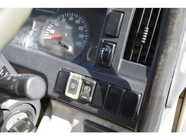 いすゞ エルフ ２トン深ダンプ H21年 (近畿) 99