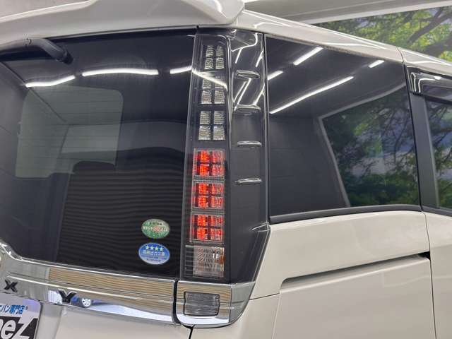 トヨタ ヴォクシー １．８ ハイブリッド Ｖ H28年 (近畿) 99