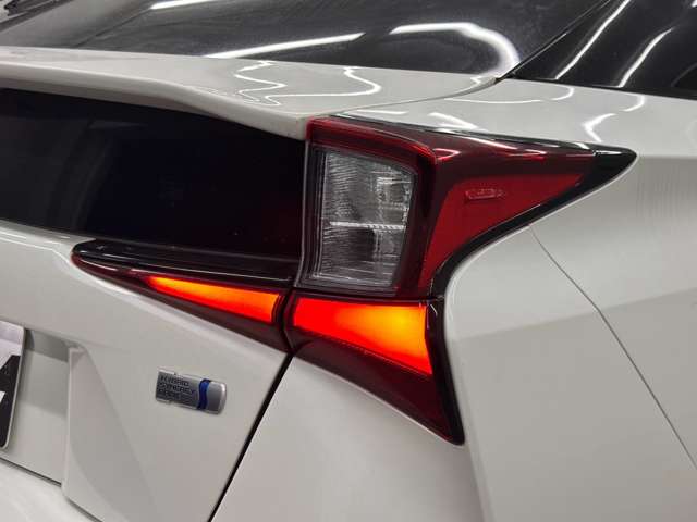 トヨタ プリウス １．８ Ａ プレミアム ツーリングセレクション R1年 (近畿) 99