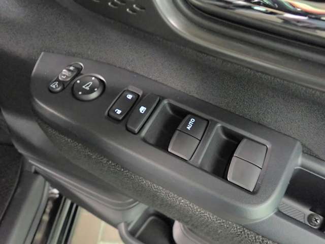 ホンダ Ｎ　ＢＯＸ カスタム ６６０ R7年 () 99