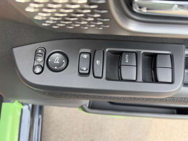 ホンダ Ｎ　ＢＯＸ カスタム ６６０ R8年 () 99