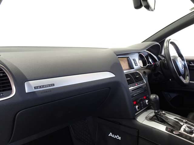 アウディ Ｑ７ ３．０ ＴＦＳＩ クワトロ ４ＷＤ H23年 (関東) 99