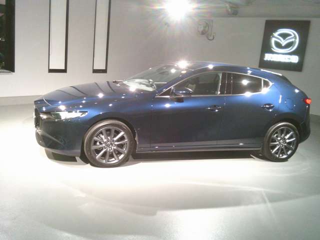 マツダ ＭＡＺＤＡ３　ファストバック ２．０ ２０Ｓ ツーリング R7年 (関東) 99