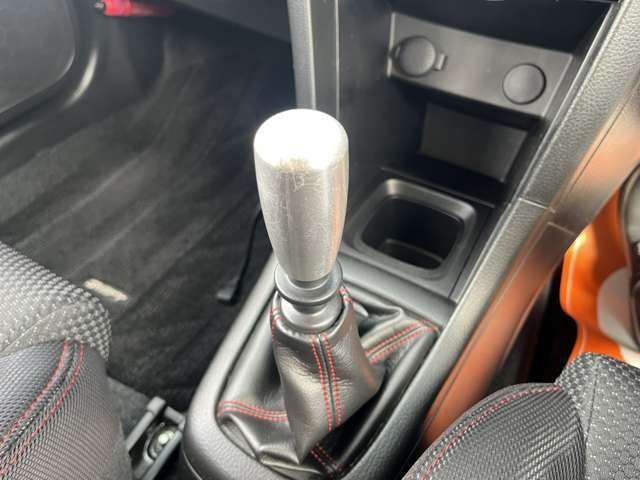 スズキ スイフト １．６ スポーツ H27年 (東海) 99