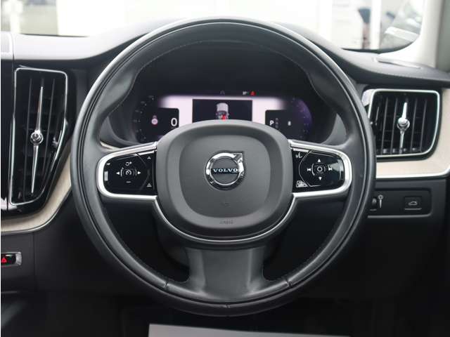ボルボ ＸＣ６０ Ｂ５ ＡＷＤ インスクリプション ４ＷＤ R3年 (東海) 99