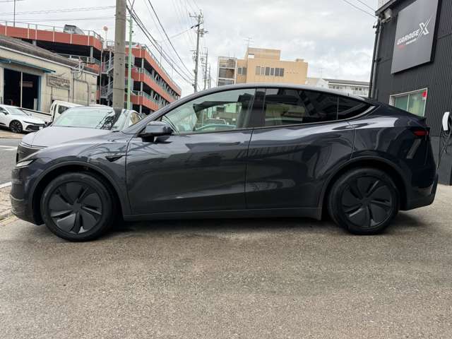 テスラ モデルＹ ＲＷＤ 黒内装 純正１９インチＡＷ R7年 (東海) 99