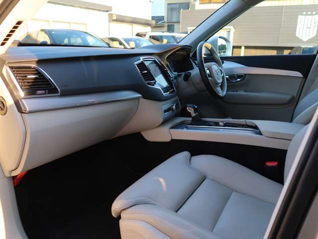 ボルボ ＸＣ９０ Ｄ５ ＡＷＤ モメンタム ディーゼルターボ ４ＷＤ R1年 (関東) 99