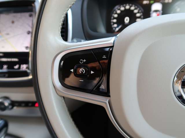 ボルボ ＸＣ９０ Ｄ５ ＡＷＤ モメンタム ディーゼルターボ ４ＷＤ R1年 (関東) 99