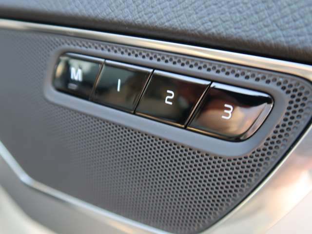 ボルボ ＸＣ９０ Ｄ５ ＡＷＤ モメンタム ディーゼルターボ ４ＷＤ R1年 (関東) 99