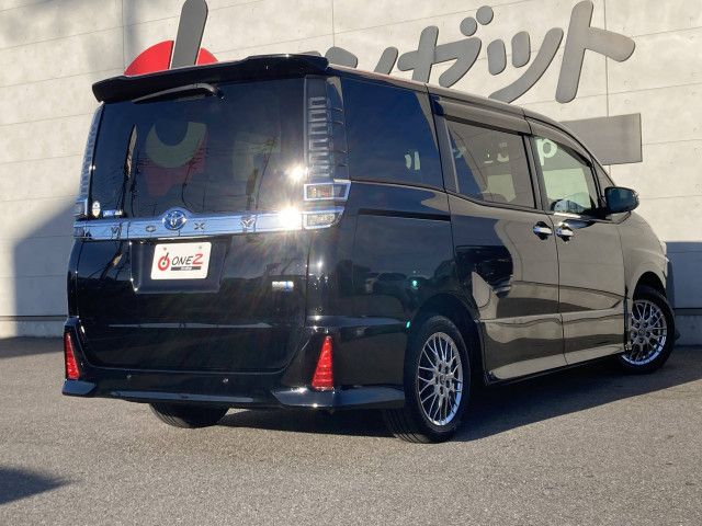 トヨタ ヴォクシー １．８ ハイブリッド ＺＳ 煌ＩＩＩ R3年 (四国) 99