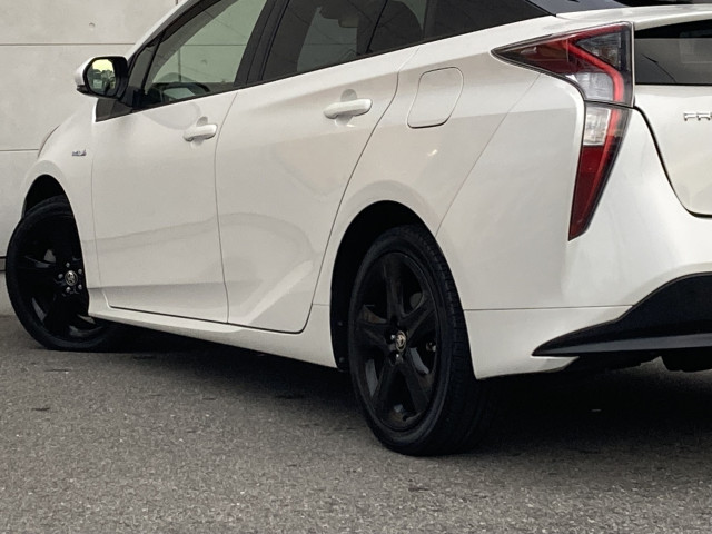 トヨタ プリウス １．８ Ｓ ツーリングセレクション H28年 (四国) 99