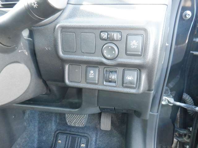 日産 ノート １．２ Ｘ ＦＯＵＲ ４ＷＤ R1年 () 99