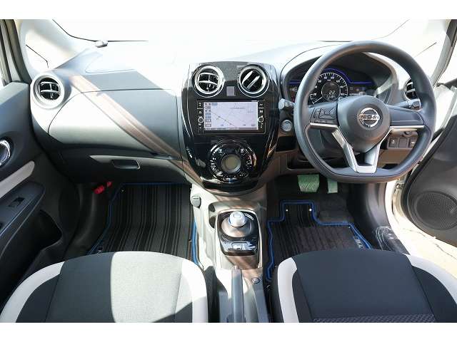 日産 ノート １．２ Ｅ－ＰＯＷＥＲ Ｘ H29年 (関東) 99