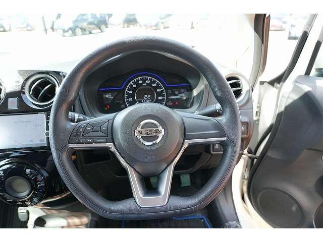 日産 ノート １．２ Ｅ－ＰＯＷＥＲ Ｘ H29年 (関東) 99