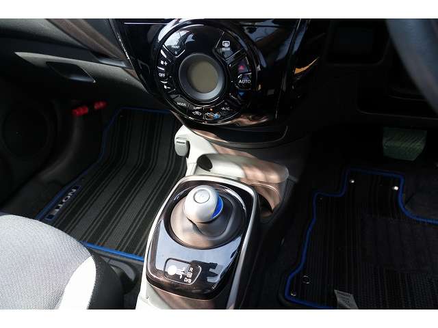 日産 ノート １．２ Ｅ－ＰＯＷＥＲ Ｘ H29年 (関東) 99