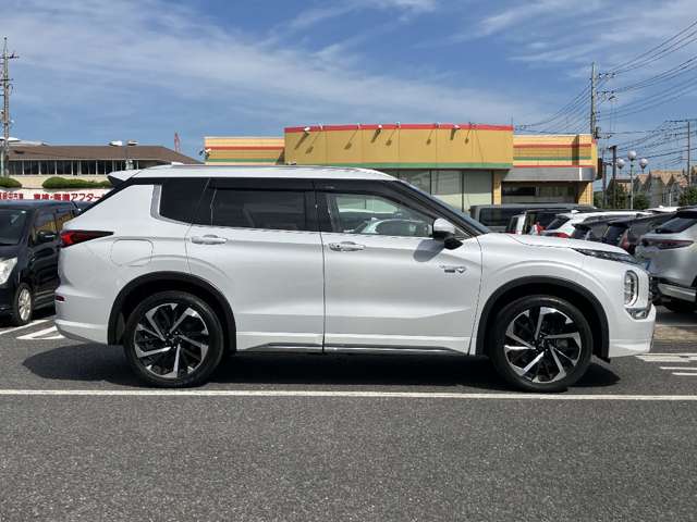 三菱 アウトランダーＰＨＥＶ ＰＨＥＶ ２．４ Ｐ ４ＷＤ R5年 (関東) 99