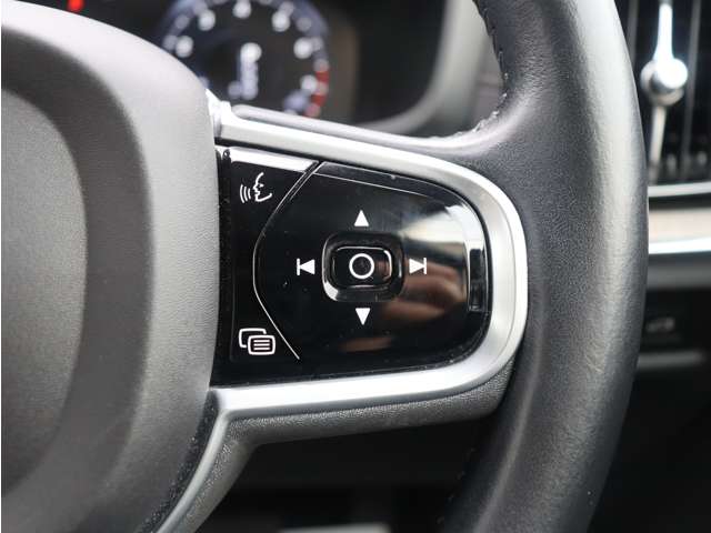 ボルボ Ｖ６０ Ｔ５　インスクリプション R1年 (関東) 99