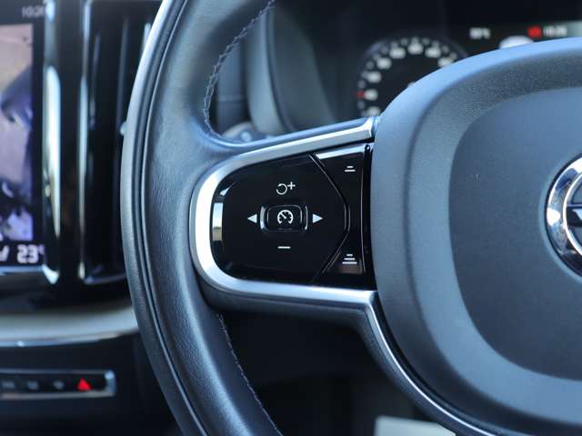 ボルボ ＸＣ６０ Ｔ５ ＡＷＤ インスクリプション ４ＷＤ R1年 (関東) 99