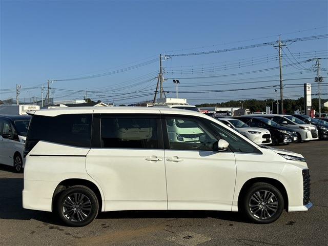 トヨタ ヴォクシー １．８ ハイブリッド Ｓ－Ｚ Ｅ－ＦＯＵＲ ４ＷＤ R4年 (関東) 99