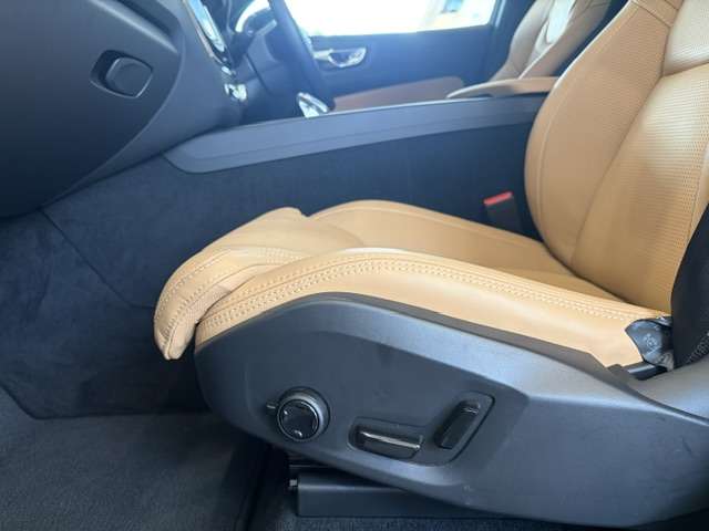 ボルボ ＸＣ６０ Ｂ５ ＡＷＤ インスクリプション ４ＷＤ R4年 (九州・沖縄) 99