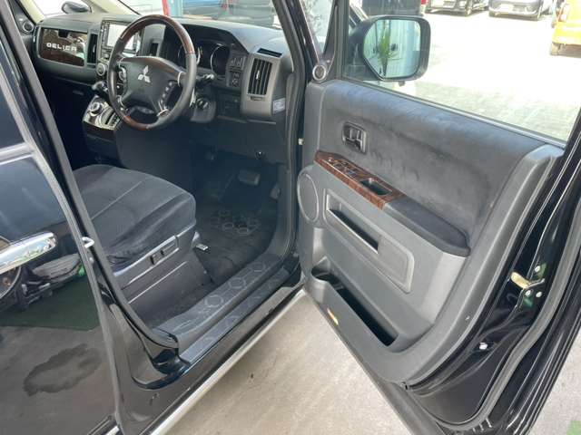 三菱 デリカ　Ｄ：５ ２．４ Ｇ プレミアム ４ＷＤ H21年 (九州・沖縄) 99