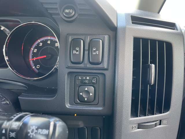 三菱 デリカ　Ｄ：５ ２．４ Ｇ プレミアム ４ＷＤ H21年 (九州・沖縄) 99
