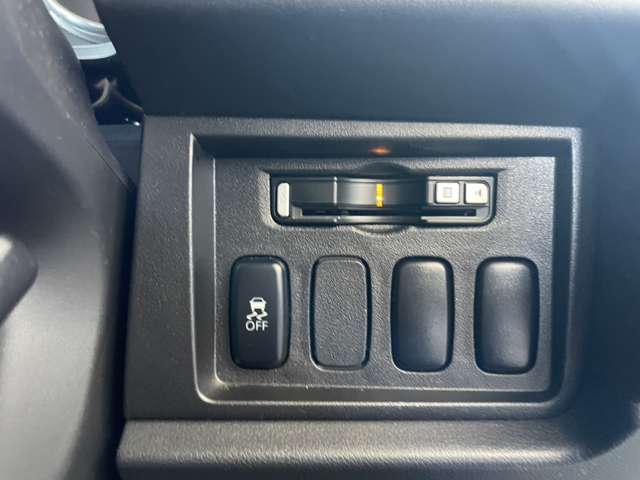 三菱 デリカ　Ｄ：５ ２．２ Ｄ パワーパッケージ ディーゼルターボ ４ＷＤ H25年 (九州・沖縄) 99