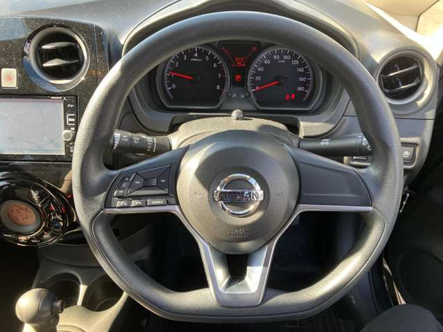 日産 ノート １．２ Ｘ H29年 (近畿) 99