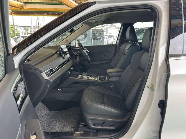 三菱 アウトランダーＰＨＥＶ ＰＨＥＶ ２．４ Ｐ ４ＷＤ R5年 (東海) 99