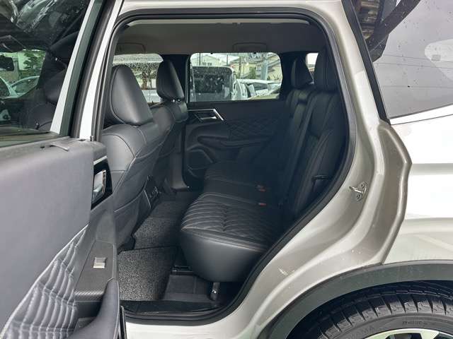 三菱 アウトランダーＰＨＥＶ ＰＨＥＶ ２．４ Ｐ ４ＷＤ R5年 (東海) 99