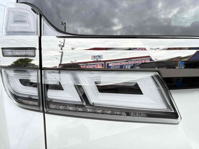 トヨタ ヴェルファイア　ハイブリッド ハイブリッド ２．５ ＺＲ Ｅ－ＦＯＵＲ ４ＷＤ H30年 (東海) 99