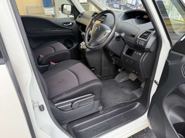 日産 セレナ ２．０ ハイウェイスター Ｓ－ＨＹＢＲＩＤ H24年 (近畿) 99