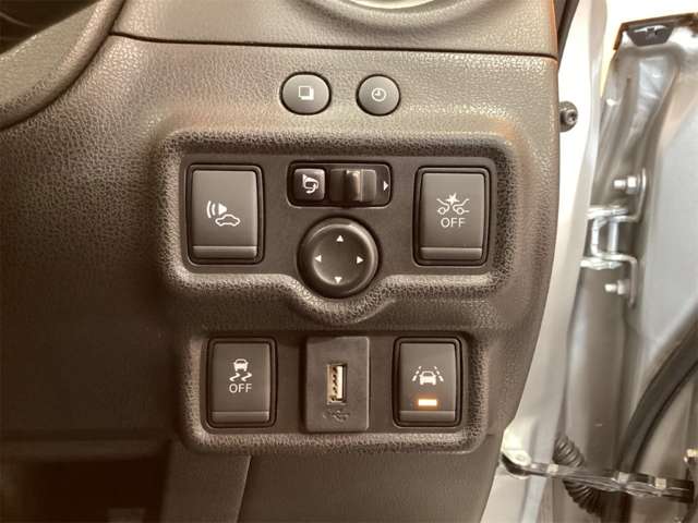 日産 ノート １．２ Ｅ－ＰＯＷＥＲ Ｘ H30年 (近畿) 99